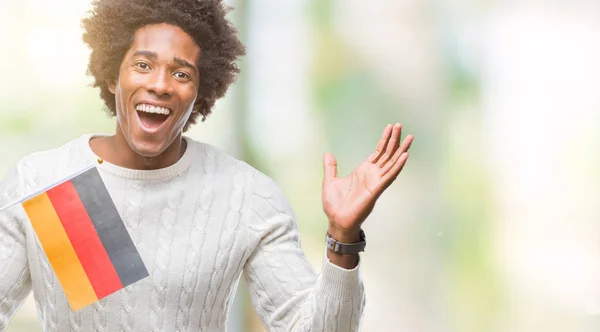 Afro Amerikaanse Man Vlag Van Duitsland Geïsoleerde Achtergrond Erg Blij — Stockfoto