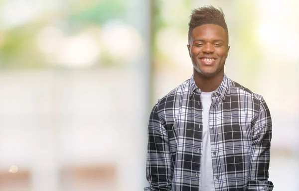 Jeune Homme Afro Américain Sur Fond Isolé Avec Sourire Heureux — Photo