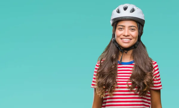 Jonge Arabische Wielrenner Vrouw Dragen Van Veiligheidshelm Geïsoleerde Achtergrond Met — Stockfoto