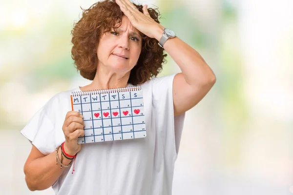 Média Mulher Sênior Ager Segurando Calendário Menstruação Sobre Fundo Isolado — Fotografia de Stock