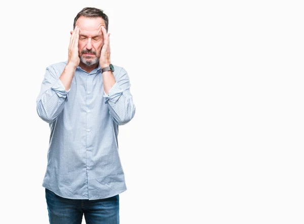 中年白发高级商人在孤立的背景与手在头上为痛苦在头由于压力 患有偏头痛 — 图库照片