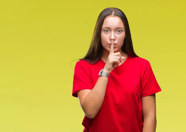 Joven Hermosa Mujer Caucásica Sobre Fondo Aislado Pidiendo Estar Tranquilo — Foto de Stock