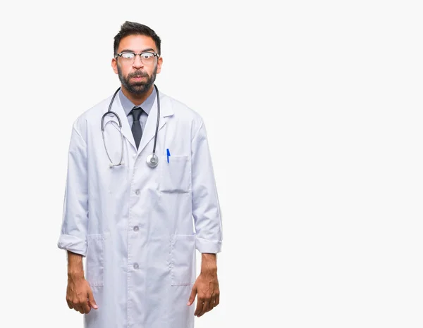 Adulto Ispanico Medico Uomo Oltre Isolato Sfondo Sbuffare Guance Con — Foto Stock