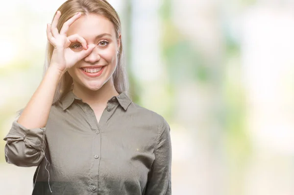 Ung Blond Affärskvinna Över Isolerade Bakgrund Gör Gest Med Handen — Stockfoto