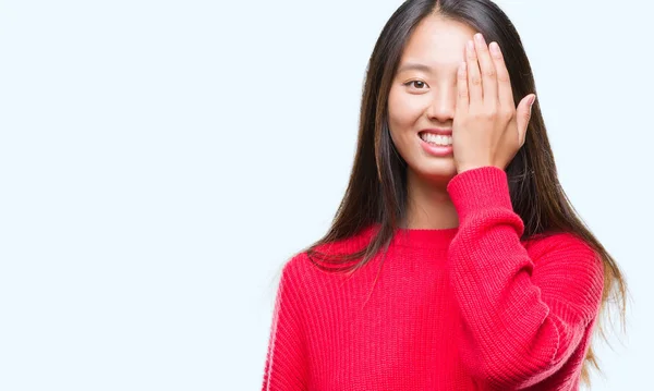Joven Mujer Asiática Vistiendo Suéter Invierno Sobre Fondo Aislado Cubriendo —  Fotos de Stock