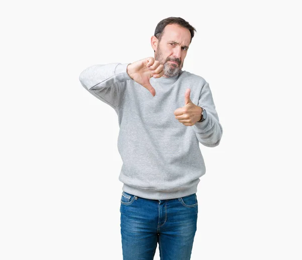 Hombre Mayor Mediana Edad Guapo Usando Una Sudadera Sobre Fondo — Foto de Stock