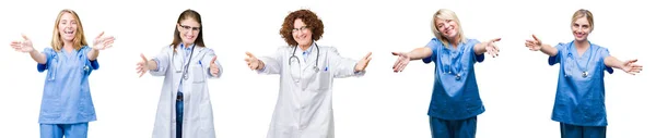一群专业医生的妇女在白色隔绝的背景看着照相机微笑与张开双臂拥抱 拥抱幸福的快乐表情 — 图库照片