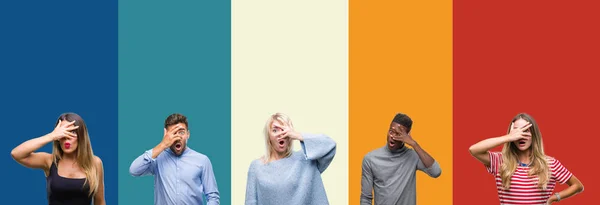 Colagem Grupo Jovens Sobre Colorido Vintage Isolado Fundo Espreitando Choque — Fotografia de Stock