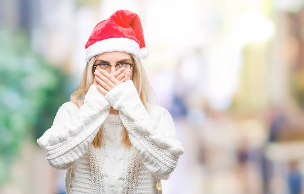 Junge Schöne Blonde Frau Mit Weihnachtsmütze Über Isoliertem Hintergrund Schockiert — Stockfoto