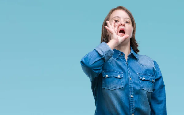 Mladé Dospělé Ženy Downovým Syndromem Izolované Pozadí Křičí Ječí Nahlas — Stock fotografie