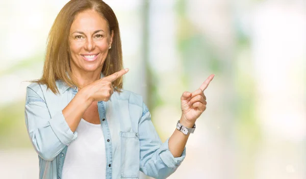 Volwassen Vrouw Van Middelbare Leeftijd Het Dragen Van Casual Denim — Stockfoto