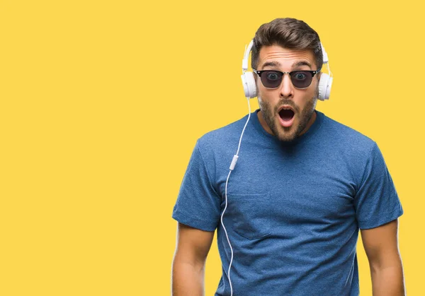 Young Handsome Man Wearing Headphones Listening Music Isolated Background Afraid — Stock Photo, Image