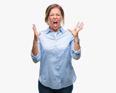 İzole arka plan çılgın ve kızgın bağırarak ve agresif ifade ve silah kaldırdı bağırmaya orta yaş İspanyol kadın kıdemli. Hayal kırıklığı kavramı.