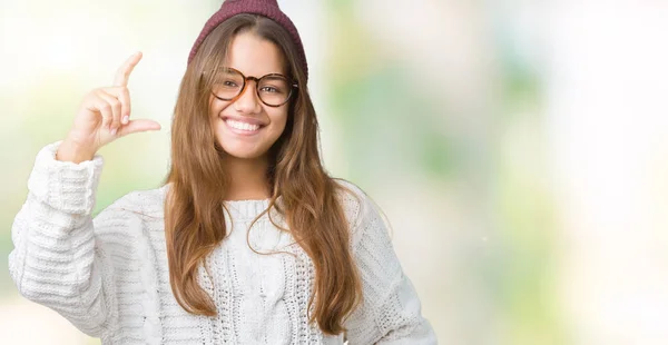 Jovem Bela Morena Hipster Mulher Usando Óculos Chapéu Inverno Sobre — Fotografia de Stock