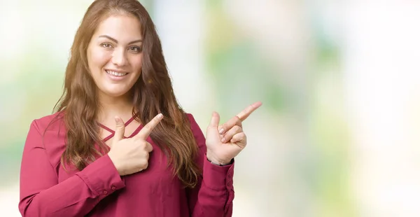 Mulher Bonita Size Jovem Sobre Fundo Isolado Sorrindo Olhando Para — Fotografia de Stock