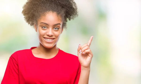 Jonge Afro Amerikaanse Vrouw Geïsoleerde Achtergrond Met Een Grote Glimlach — Stockfoto