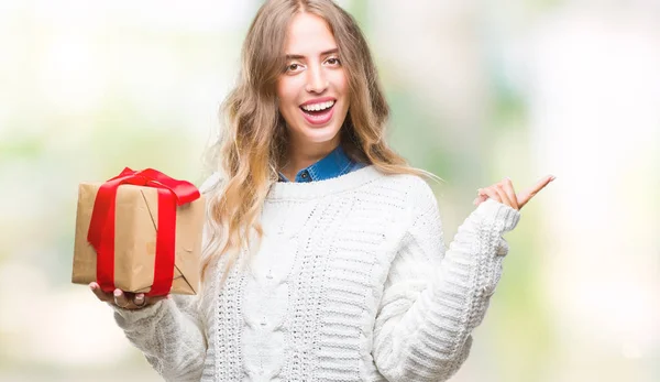 Beautiful Young Blonde Woman Holding Gift Isolated Background Very Happy — Stock Photo, Image