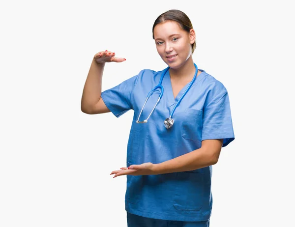 Joven Doctora Caucásica Vistiendo Uniforme Médico Sobre Fondo Aislado Haciendo — Foto de Stock