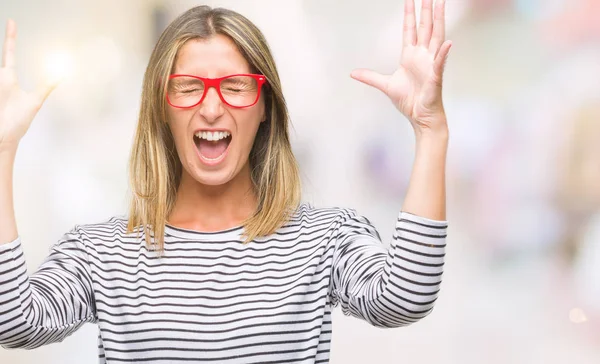 Junge Schöne Frau Mit Brille Vor Isoliertem Hintergrund Feiert Verrückt — Stockfoto