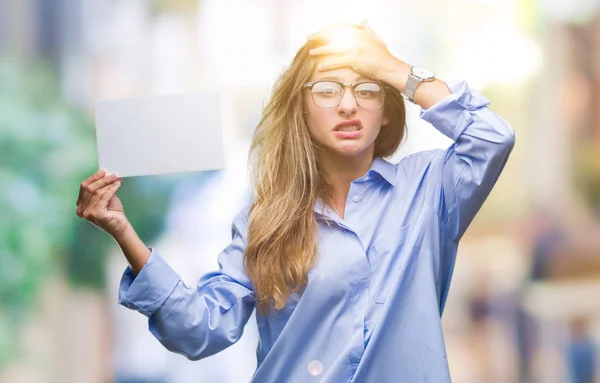 Junge Schöne Blonde Geschäftsfrau Mit Leeren Karten Vor Isoliertem Hintergrund — Stockfoto