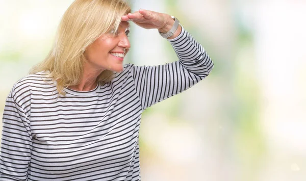 Blonde Frau Mittleren Alters Mit Isoliertem Hintergrund Sehr Glücklich Und — Stockfoto