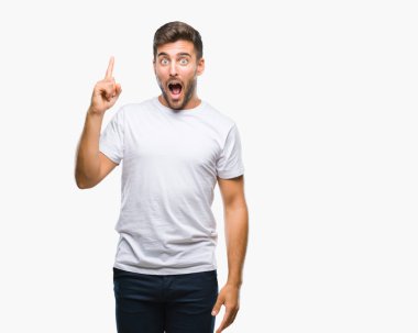 Yakışıklı delikanlı ile başarılı fikir parmağı yukarıyı izole arka plan üzerinde. Çıktıktan ve mutlu. Bir numara.