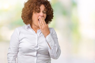 İzole arka plan güzel orta ager üst düzey businees kadın esneme yorgun kapsayan ağız el ile sıkılmış. Restless ve uyku hali.