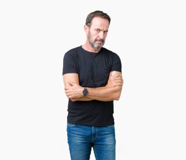 Yakışıklı orta yaş izole arka plan şüpheci ve sinir, onaylamayan ifade yüz çapraz kolları üzerinde ağarmış komuta sizde. Negatif kişi.