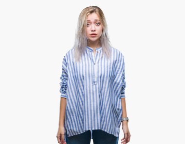 Genç Sarışın kadın izole arka plan yüzünden depresyona ve kızgın ve korkmuş ağlıyor için sıkıntı, endişe. Üzgün ifade.