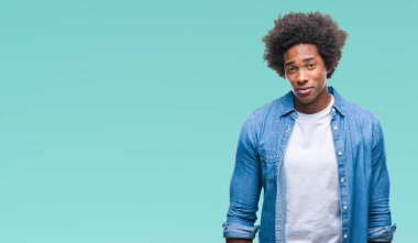 İzole arka plan üzerinde Afro Amerikalı adam depresif ve kızgın ve korkmuş ağlıyor sıkıntı için endişeleniyorum. Üzgün ifade.