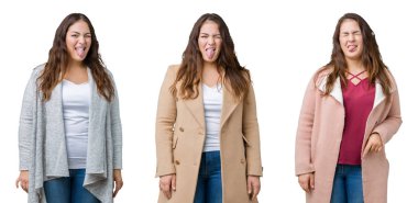 Kolaj güzel bir artı boyutu kadın dilini izole arka plan üzerinde kış ceket giymiş komik ifade ile mutlu dışarı. Duygu kavramı.