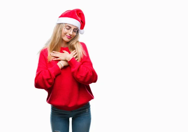 Молодая Красивая Блондинка Рождественской Шляпе Изолированном Фоне Улыбается Руками Груди — стоковое фото