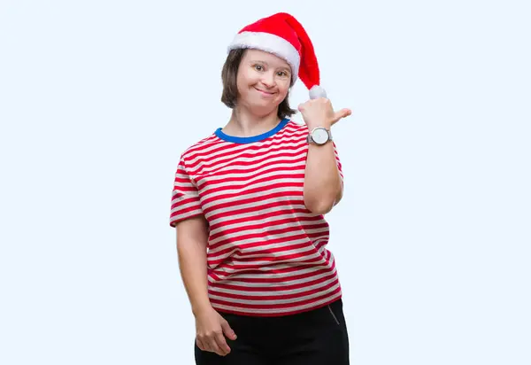 Νεαρή Ενήλικη Γυναίκα Σύνδρομο Που Φοράει Καπέλο Χριστουγέννων Πέρα Από — Φωτογραφία Αρχείου