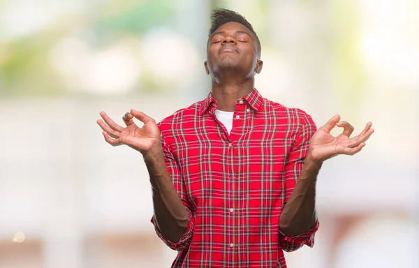 Молодий Афроамериканець Людиною Над Ізольованих Фон Розслабитися Посміхаючись Очима Закриті — стокове фото