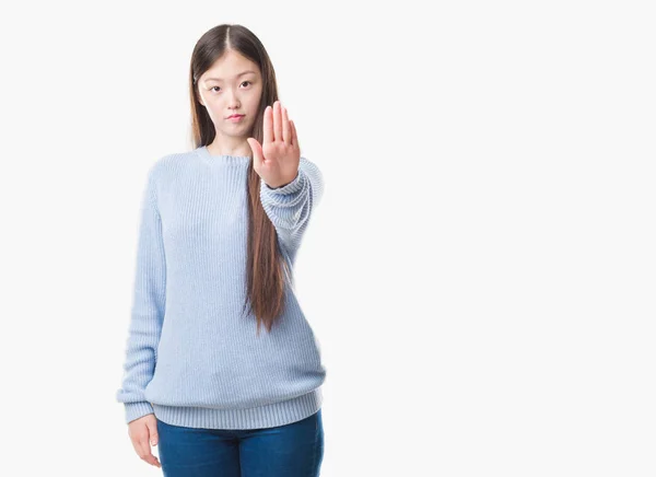 Joven Mujer China Sobre Fondo Aislado Haciendo Dejar Cantar Con —  Fotos de Stock