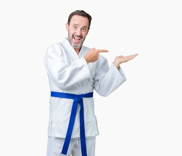 Stilig Medelåldern Senior Mannen Bär Kimono Uniform Över Isolerade Bakgrund — Stockfoto