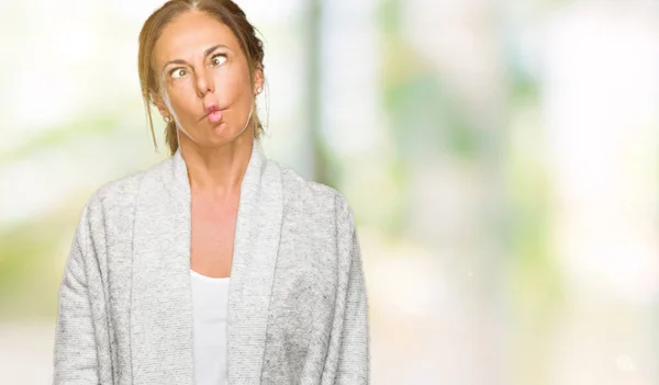 Schöne Erwachsene Frau Mittleren Alters Die Winterpullover Über Isoliertem Hintergrund — Stockfoto