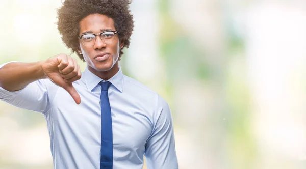 Afro Amerikaanse Zakenman Bril Geïsoleerde Achtergrond Zoek Ongelukkig Boos Tonen — Stockfoto