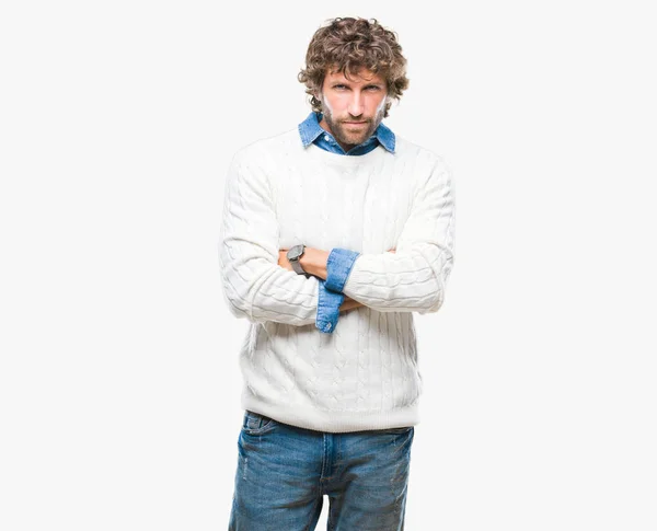 Przystojny Mężczyzna Hiszpanin Modelu Noszenia Sweter Zimowy Nad Sceptyk Białym — Zdjęcie stockowe