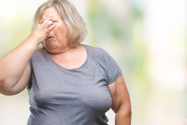 Senior Size Kaukasierin Mit Isoliertem Hintergrund Die Etwas Stinkiges Und — Stockfoto