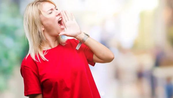 Junge Schöne Blonde Frau Rotem Shirt Über Isoliertem Hintergrund Schreit — Stockfoto