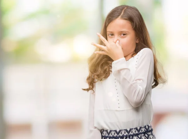 Μελαχρινή Κορίτσι Ισπανόφωνος Μυρίζουν Κάτι Stinky Και Αηδιαστικό Αφόρητη Μυρωδιά — Φωτογραφία Αρχείου