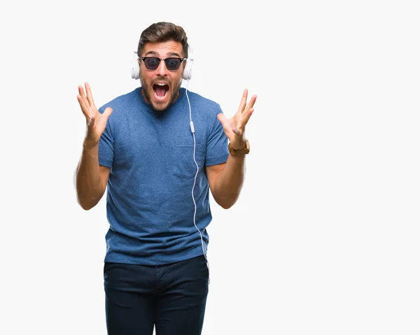 Jovem Homem Bonito Usando Fones Ouvido Ouvindo Música Sobre Fundo — Fotografia de Stock