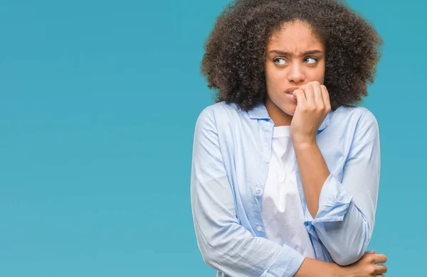 Junge Afroamerikanerin Mit Isoliertem Hintergrund Die Gestresst Und Nervös Aussieht — Stockfoto