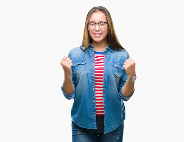 Joven Hermosa Mujer Caucásica Con Gafas Sobre Fondo Aislado Celebrando —  Fotos de Stock