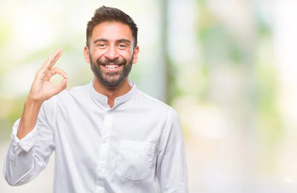 Hombre Hispano Adulto Sobre Fondo Aislado Sonriendo Positivo Haciendo Signo —  Fotos de Stock