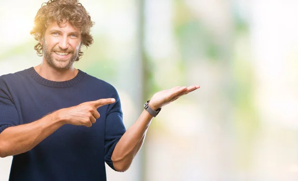 Hombre Modelo Hispano Guapo Usando Suéter Invierno Sobre Fondo Aislado — Foto de Stock