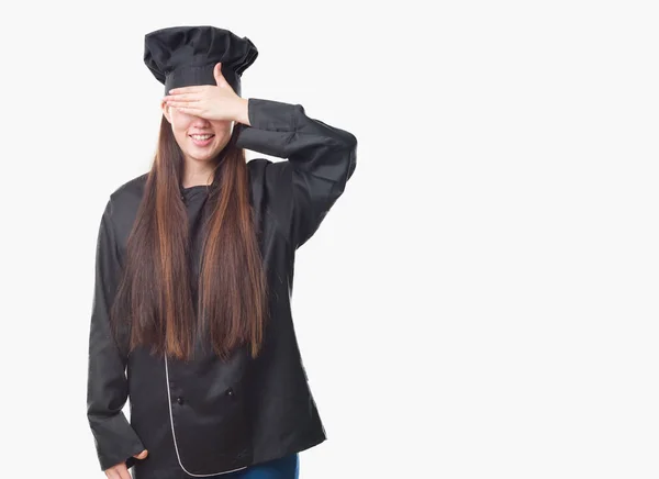 Joven Mujer China Sobre Fondo Aislado Vistiendo Uniforme Chef Sonriendo — Foto de Stock