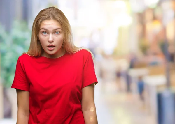 Giovane Donna Caucasica Sfondo Isolato Spaventata Scioccata Con Espressione Sorpresa — Foto Stock