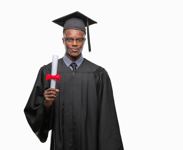 Jovem Graduado Afro Americano Homem Segurando Grau Sobre Fundo Isolado — Fotografia de Stock